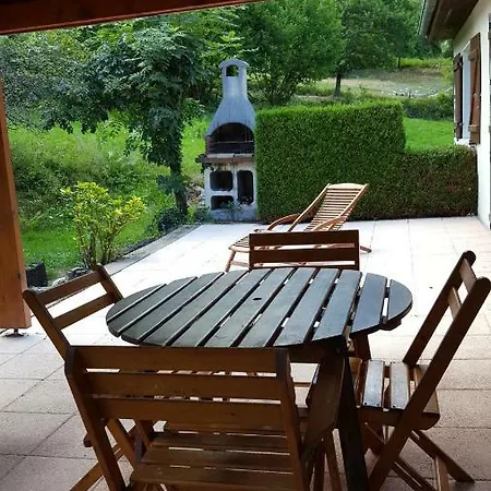 La Petite Maison Dans La Vallee